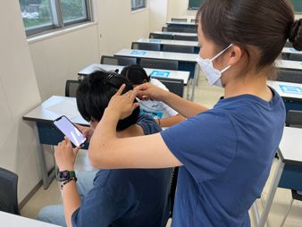 毛髪採取の様子